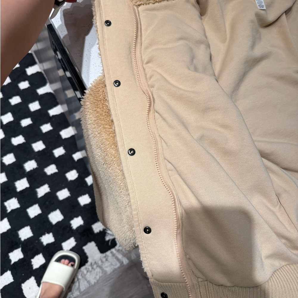 NWOT - ALO Yoga Sherpa Varsity Jacket in Camel - Picture 8 of 12